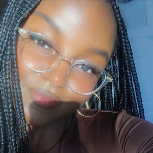 Meet your Posher, Yvette